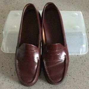 Wine color bass weejen loafer